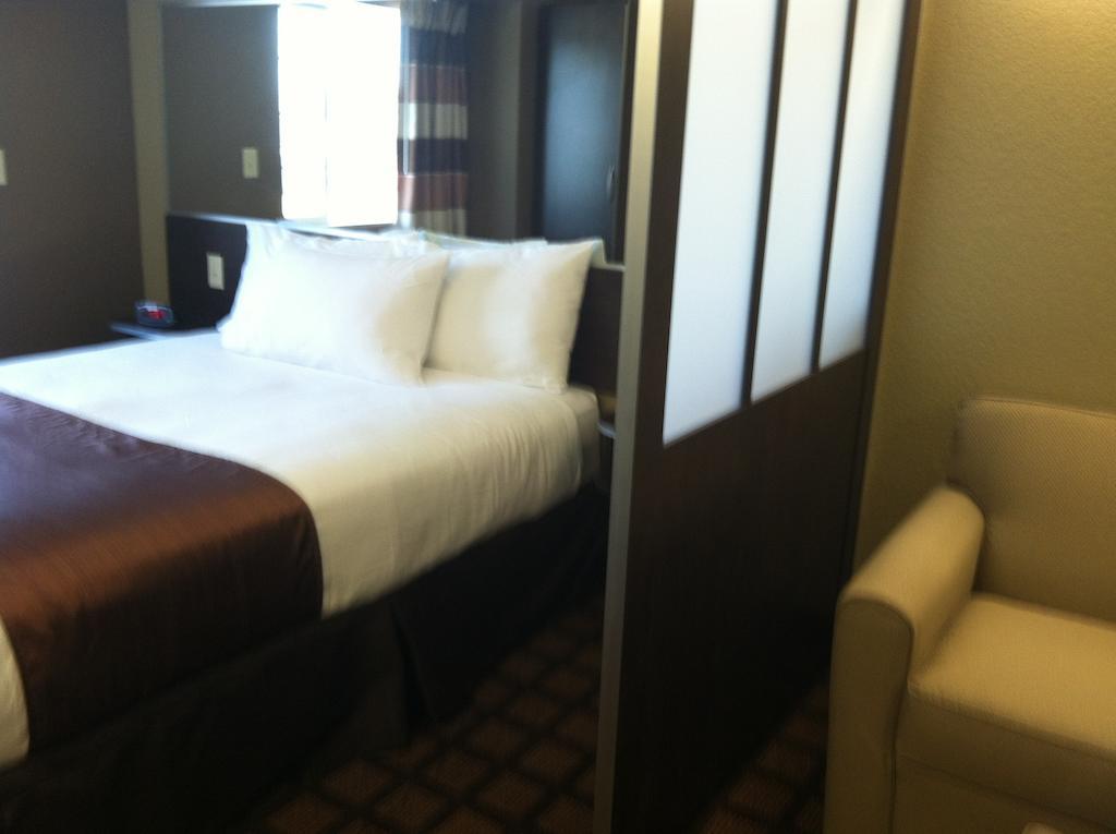 Microtel Inn&Suites Pleasanton Habitación foto